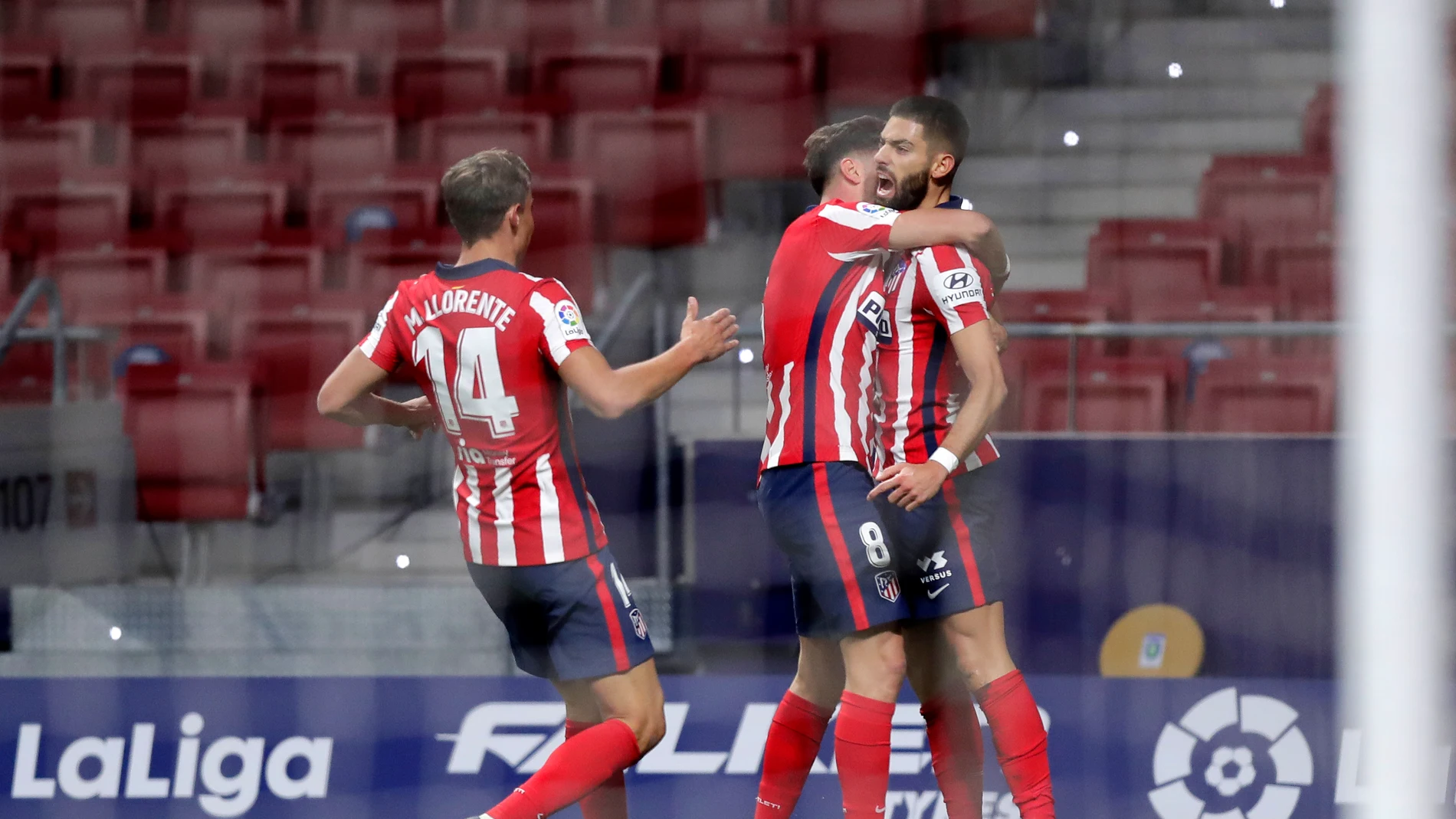 Los jugadores del Atlético celebran el gol de Carrasco Los jugadores del Atlético celebran el gol de Carrasco