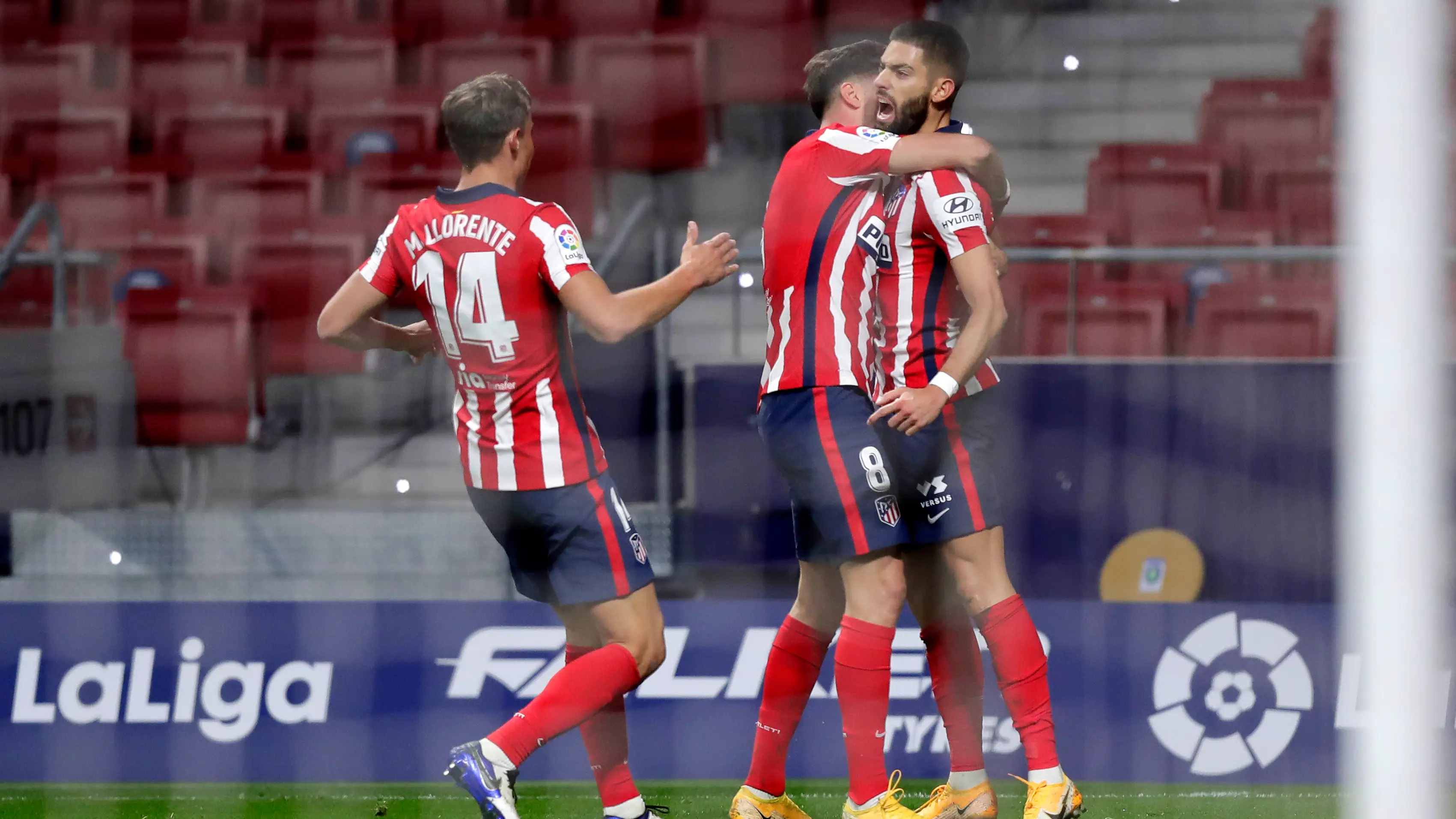 Los jugadores del Atlético celebran el gol de Carrasco Los jugadores del Atlético celebran el gol de Carrasco