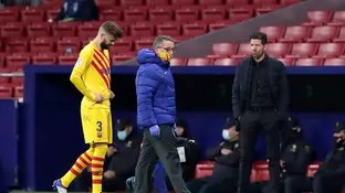 Piqué abandona el campo tras lesionarse Piqué abandona el campo tras lesionarse