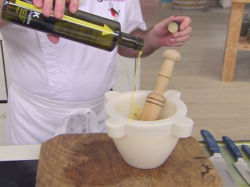 Karlos Arguiñano te enseña cómo elaborar una sabrosa salsa césar