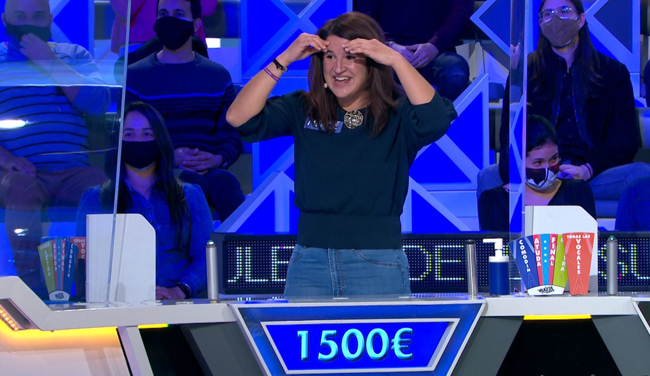 Jorge Fernández alucina con el gran valor de una concursante de ‘La ruleta de la suerte’: “Eso es tenerlos cuadrados” Jorge Fernández alucina con el gran valor de una concursante de ‘La ruleta de la suerte’: “Eso es tenerlos cuadrados”
