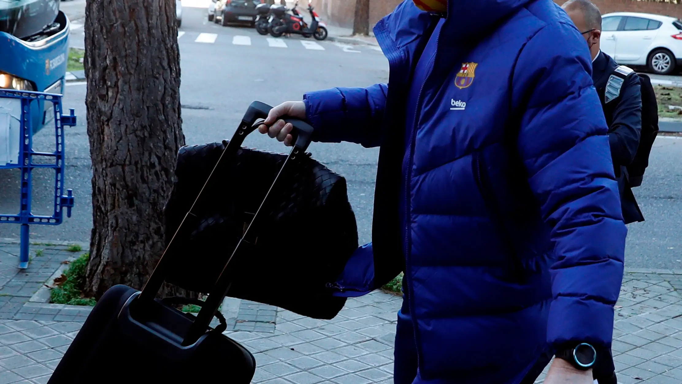 Koeman: "No llevamos a Messi ni De Jong porque la Champions está cómoda y necesitan descanso" Koeman: "No llevamos a Messi ni De Jong porque la Champions está cómoda y necesitan descanso"
