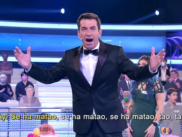 La hilarante versión del 'Bella ciao' de Arturo Valls con la caída de un concursante de '¡Ahora caigo!' La hilarante versión del 'Bella ciao' de Arturo Valls con la caída de un concursante de '¡Ahora caigo!'