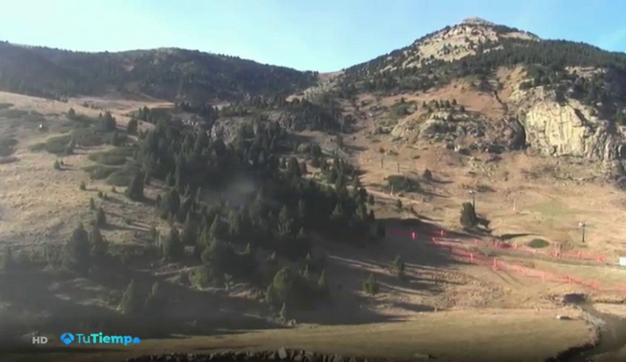 El verde se impone como protagonista en las estaciones de esquí ante la falta de nieve El verde se impone como protagonista en las estaciones de esquí ante la falta de nieve