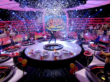 El explosivo inicio de '¡Ahora caigo! 2.000, El Musical': ¡Un fiestón con karaoke para hacer historia! El explosivo inicio de '¡Ahora caigo! 2.000, El Musical': ¡Un fiestón con karaoke para hacer historia!