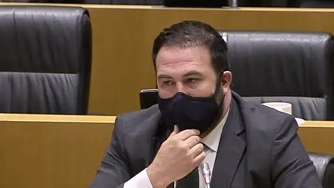 Un diputado de EH Bildu se dirige a Antonio Salvá, padre de un guardia civil asesinato por ETA: "Condené ese terrible asesinato y lo sigo sosteniendo" Un diputado de EH Bildu se dirige a Antonio Salvá, padre de un guardia civil asesinato por ETA: "Condené ese terrible asesinato y lo sigo sosteniendo"