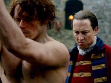 Tobias Menzies y Sam Heughan como Jack Randall y Jamie Fraser en 'Outlander'