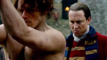 Tobias Menzies y Sam Heughan como Jack Randall y Jamie Fraser en 'Outlander'