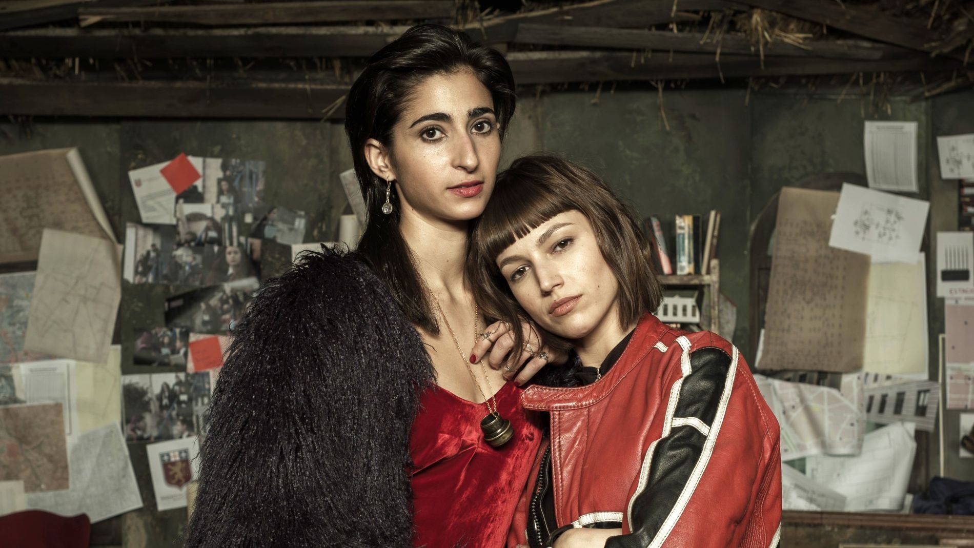 Alba Flores y Úrsula Corberó como Nairobi y Tokio en 'La casa de papel'