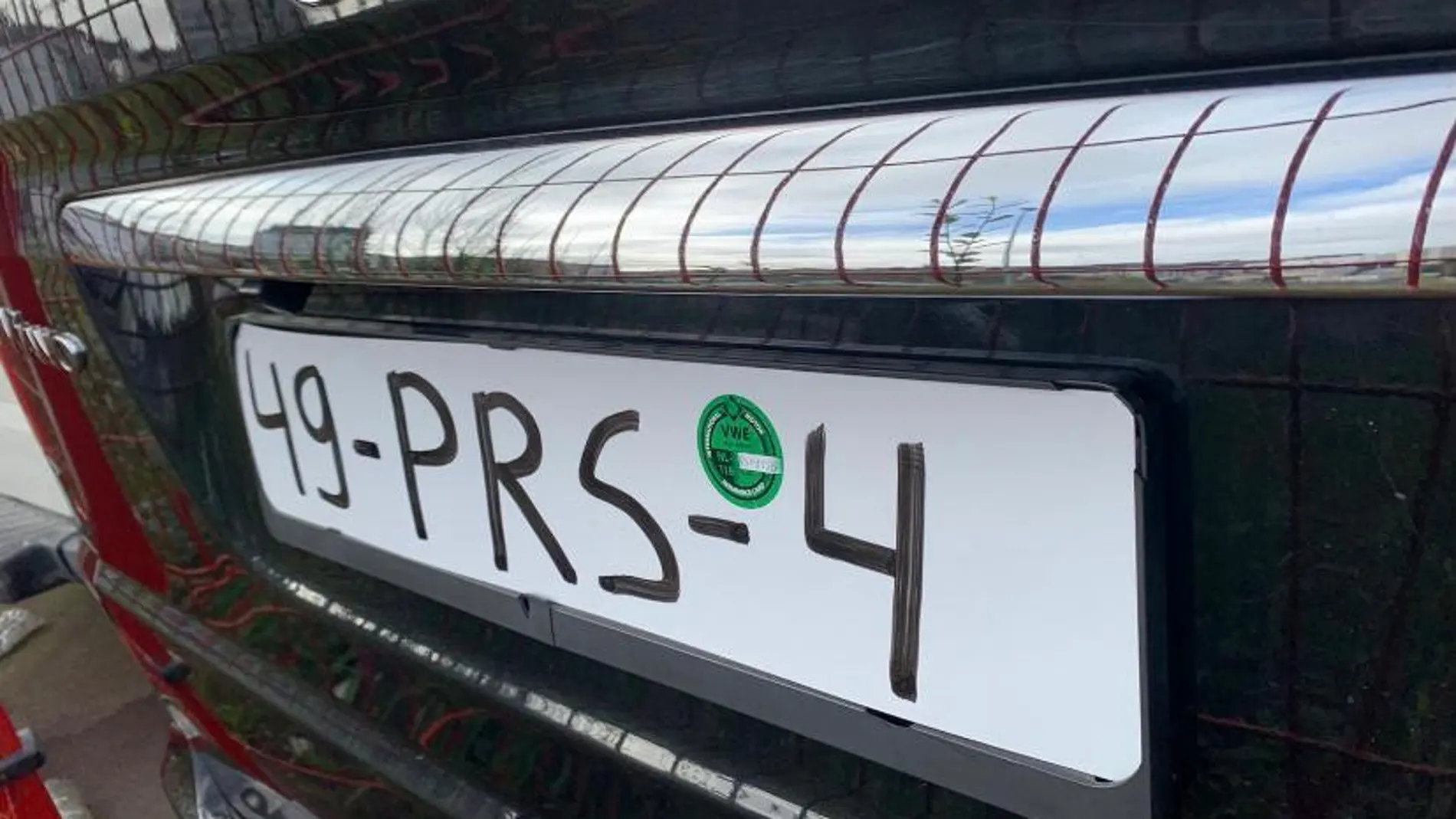 La Policía Local de Lugo intercepta un vehículo con la matrícula pintada con rotulador La Policía Local de Lugo intercepta un vehículo con la matrícula pintada con rotulador