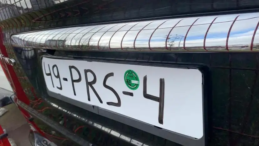 La Policía Local de Lugo intercepta un vehículo con la matrícula pintada con rotulador Matrícula