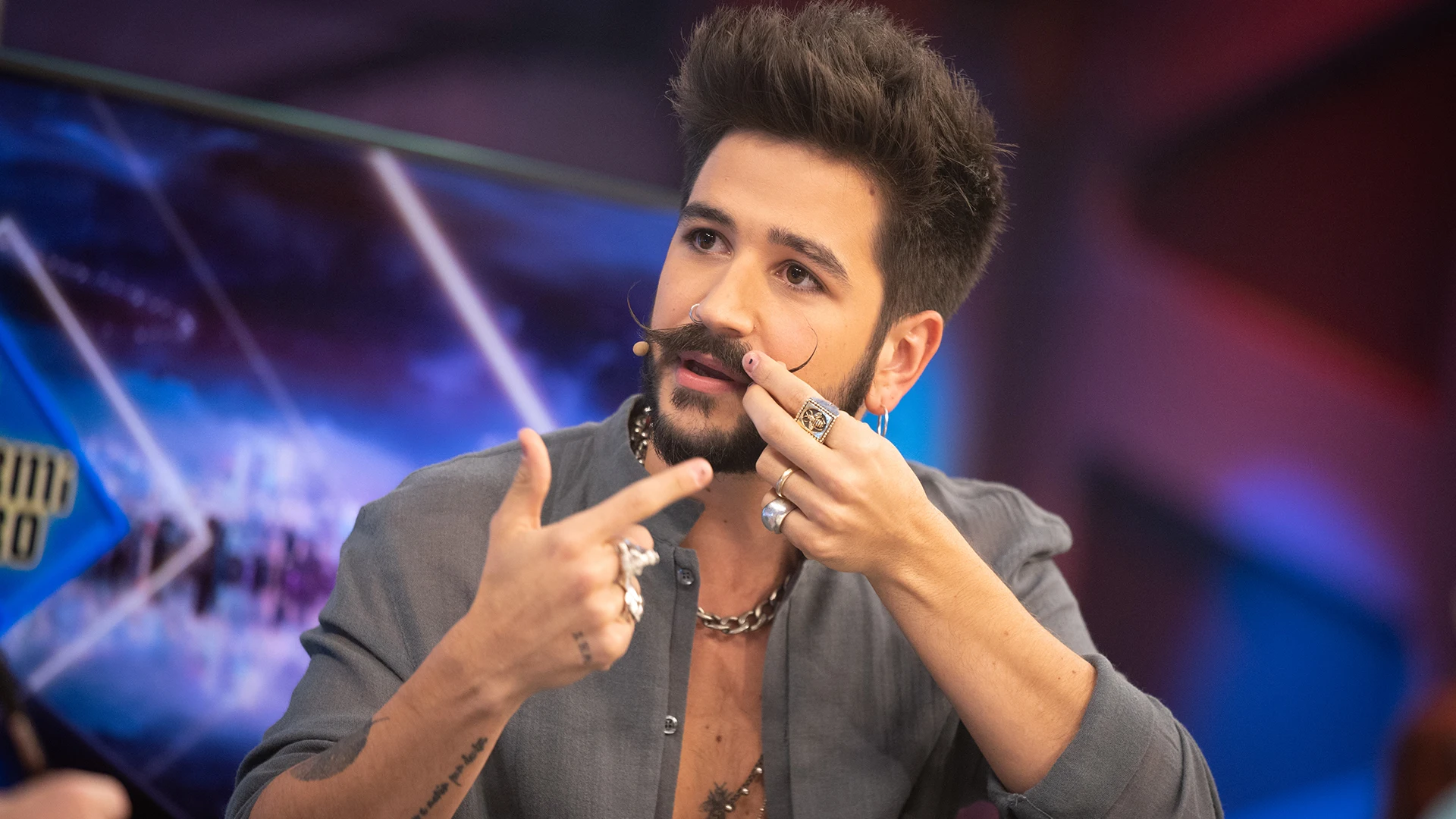 Camilo contesta en 'El Hormiguero 3.0' a la pregunta que nunca le han hecho sobre su característico bigote Camilo contesta en 'El Hormiguero 3.0' a la pregunta que nunca le han hecho sobre su característico bigote