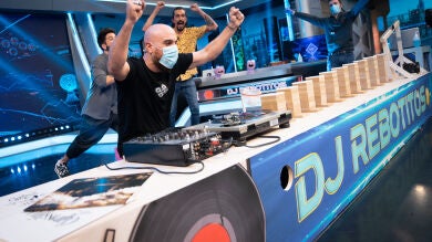 ¿Qué tienen en común un bola de ping pong y un dj? Así es el loco experimento de Marron