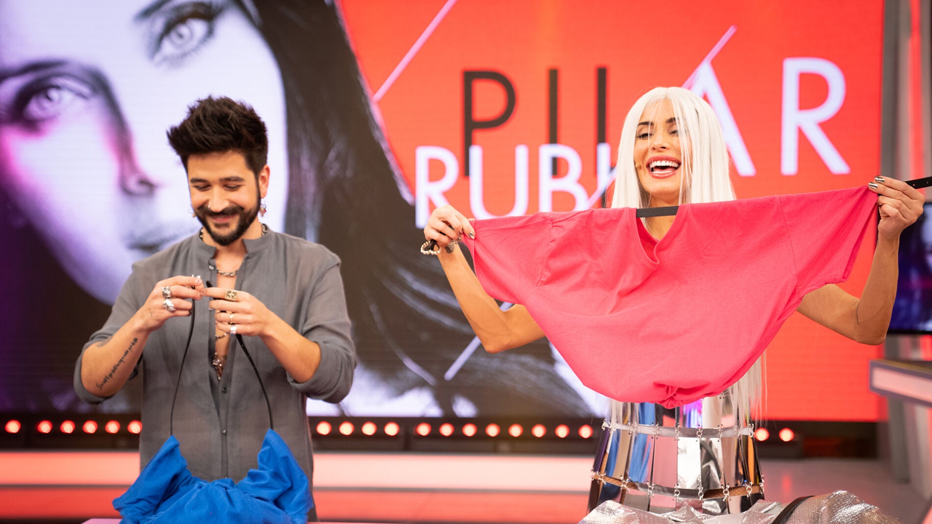 &iquest;C&oacute;mo crear un bolso con una camiseta? Pilar Rubio tiene la respuesta