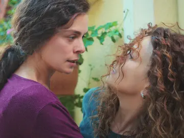 La inesperada pelea de Bahar con Sirin a las puertas de su casa: "¿Sarp está vivo?" La inesperada pelea de Bahar con Sirin a las puertas de su casa: "¿Sarp está vivo?"