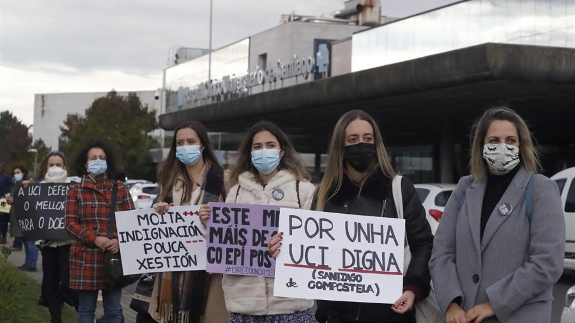 Protestas ante el clínico de Santiago. Protestas ante el clínico de Santiago.
