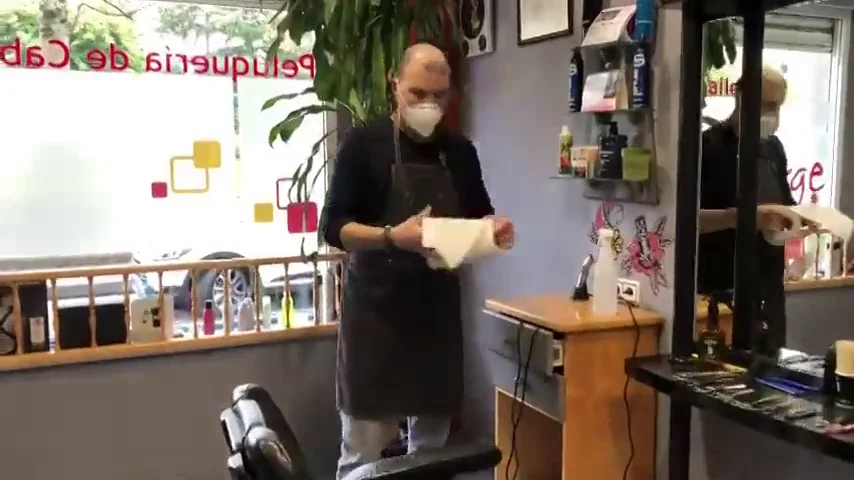 La disculpa de un peluquero gallego por bajarse la mascarilla: "se contagiaron 7 personas" 