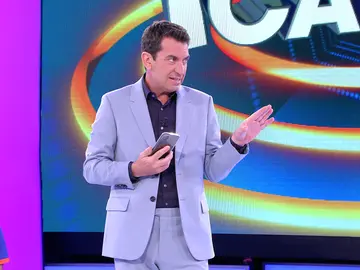 La extraña petición de Arturo Valls al público de '¡Ahora caigo!": "Es una chorrada para vosotros pero muy importante para mí" La extraña petición de Arturo Valls al público de '¡Ahora caigo!": "Es una chorrada para vosotros pero muy importante para mí"