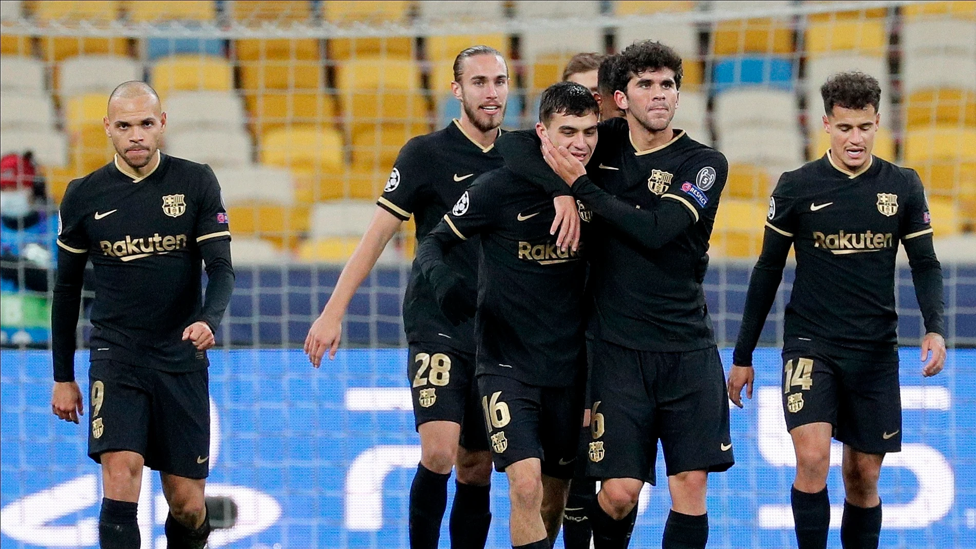 Los jugadores del Barcelona celebran un gol ante el Dinamo de Kiev Los jugadores del Barcelona celebran un gol ante el Dinamo de Kiev