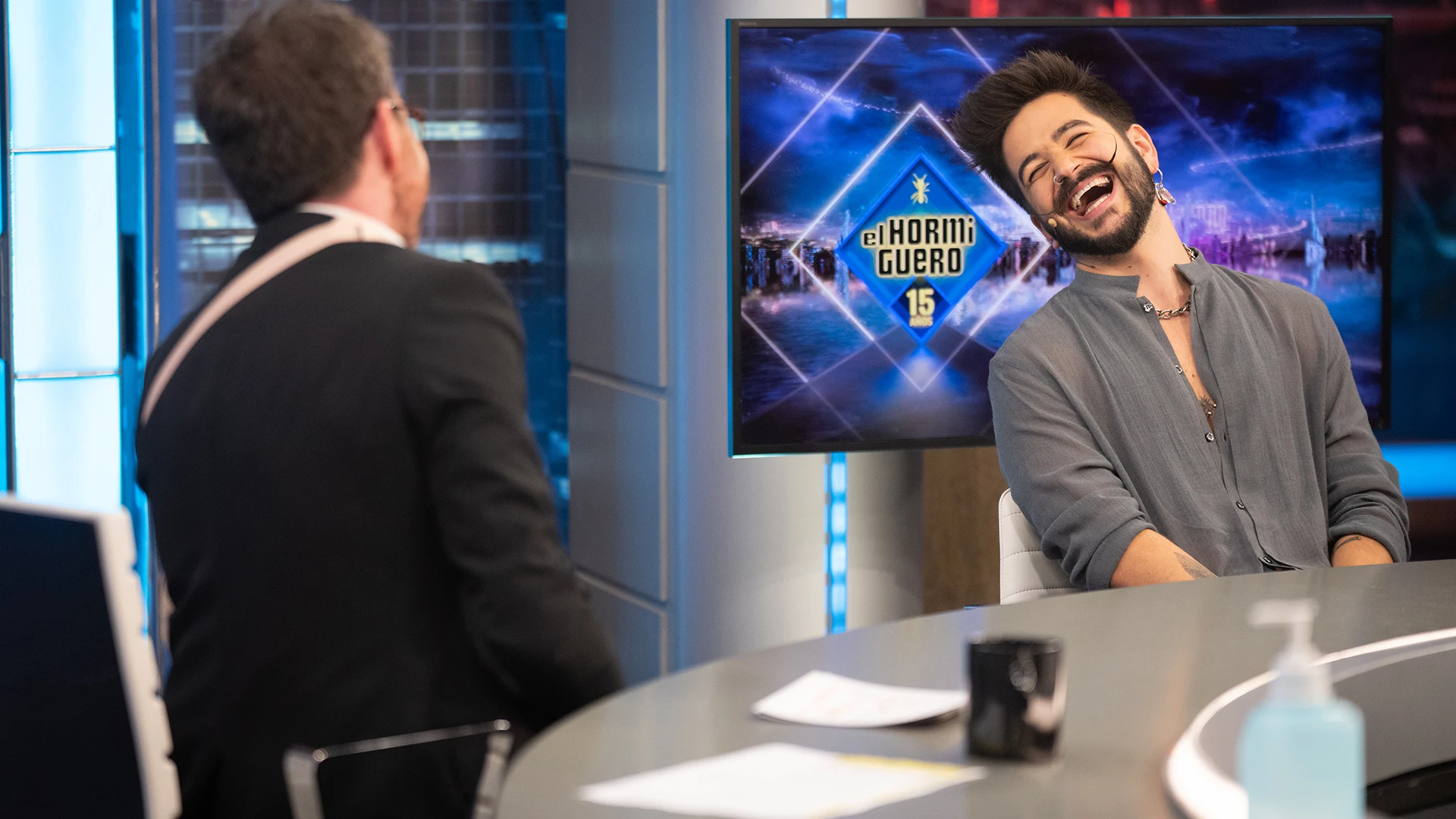 Camilo responde a la confesión de Dani Martín: "¿Se le baja el bigote cuando bebe?" Camilo responde a la confesión de Dani Martín: "¿Se le baja el bigote cuando bebe?"