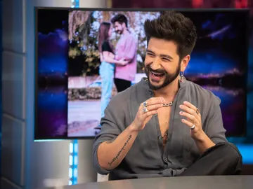 Camilo habla de cómo conoció a Evaluna, la mujer a la que dedica sus canciones: "Ella me pidió el número a mí y yo me enamoré" Camilo habla de cómo conoció a Evaluna, la mujer a la que dedica sus canciones: "Ella me pidió el número a mí y yo me enamoré"