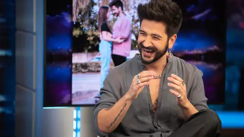 Camilo habla de cómo conoció a Evaluna, la mujer a la que dedica sus canciones: "Ella me pidió el número a mí y yo me enamoré" Camilo habla de cómo conoció a Evaluna, la mujer a la que dedica sus canciones: "Ella me pidió el número a mí y yo me enamoré"