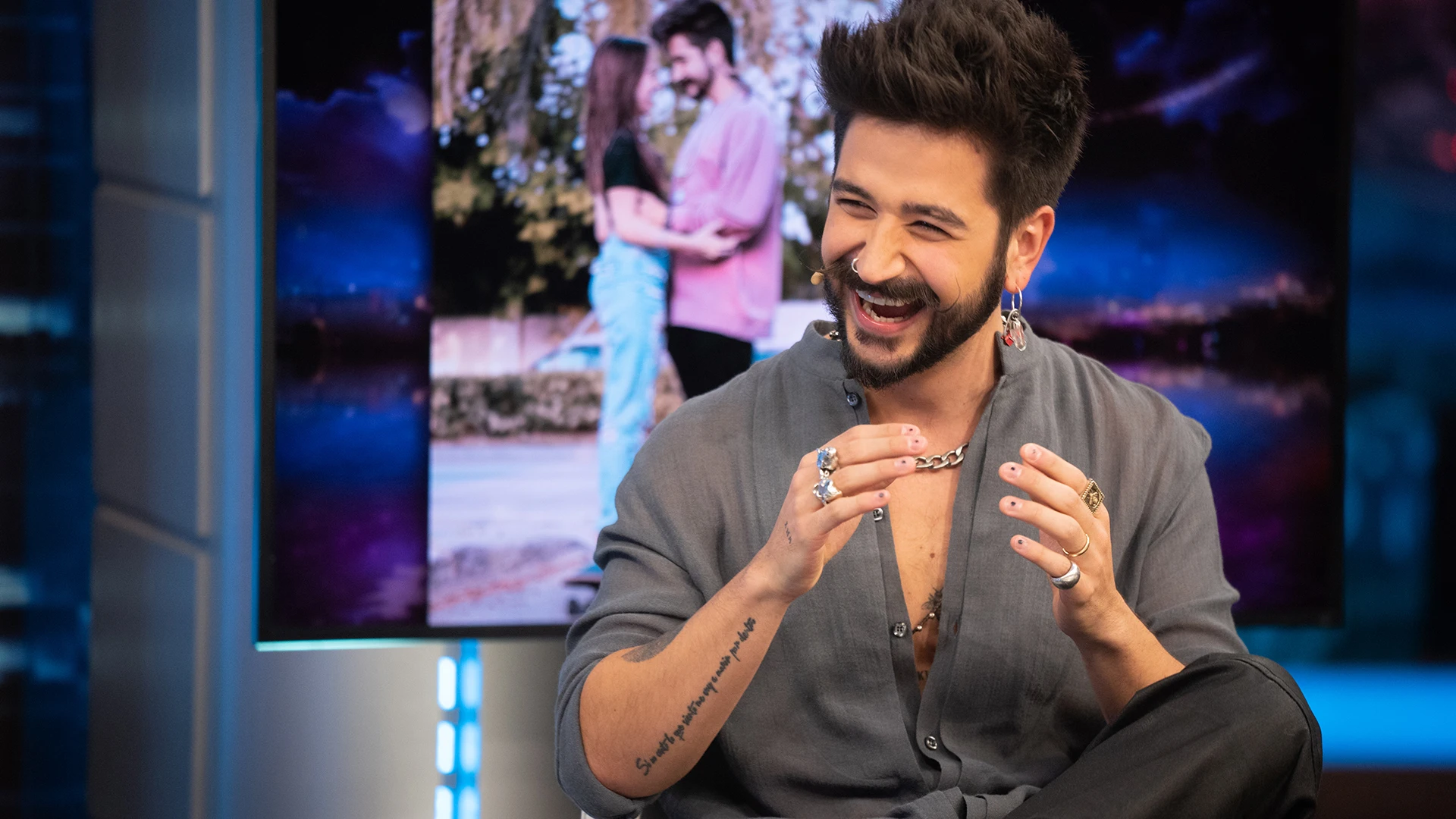 Camilo habla de cómo conoció a Evaluna, la mujer a la que dedica sus canciones: "Ella me pidió el número a mí y yo me enamoré" Camilo habla de cómo conoció a Evaluna, la mujer a la que dedica sus canciones: "Ella me pidió el número a mí y yo me enamoré"