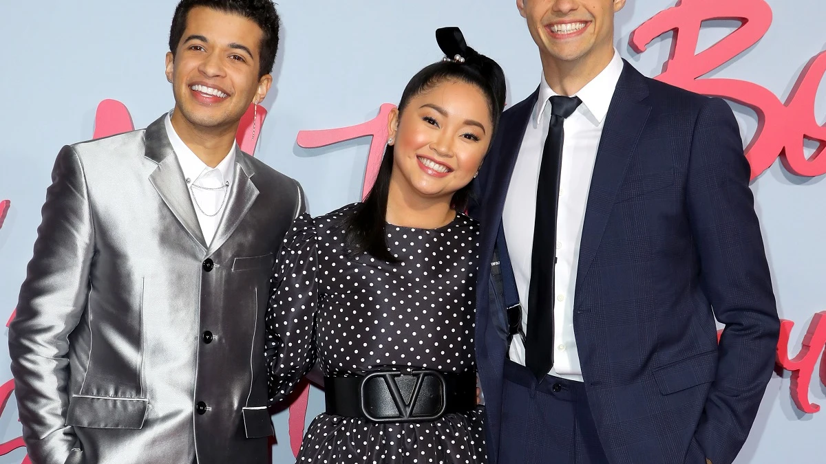 Jordan Fisher, Lana Condor y Noah Centineo de 'A todos los chicos 2'