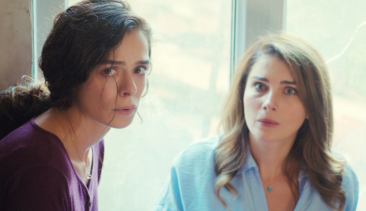 Avance de ‘Mujer’: ¿El hombre del hospital era Sarp? Bahar comienza a sospechar y decide investigar Avance de ‘Mujer’: ¿El hombre del hospital era Sarp? Bahar comienza a sospechar y decide investigar