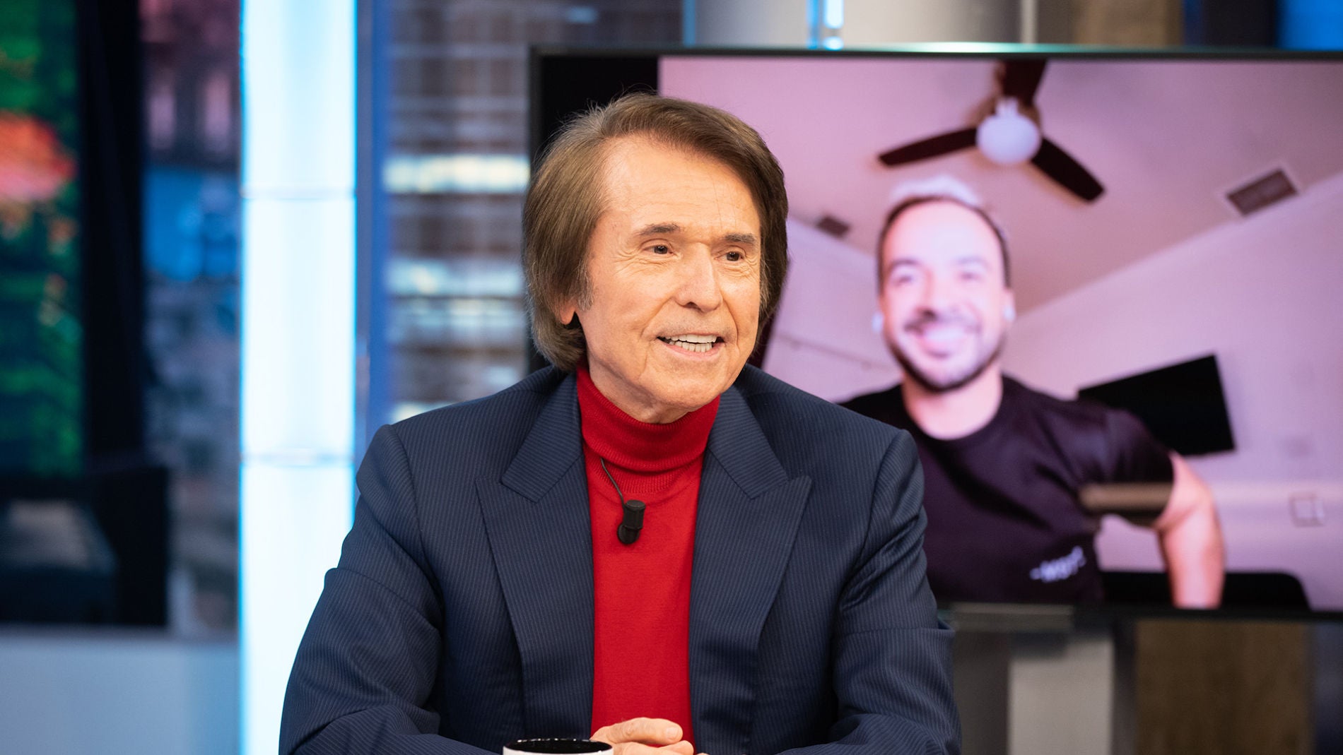 Luis Fonsi habla de su colaboraci&oacute;n con Raphael: "Es un privilegio trabajar con gente que uno admira"