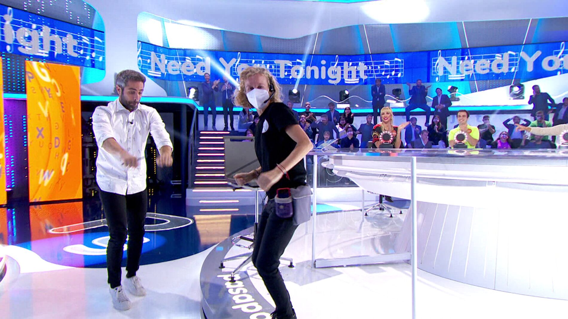 ¡Inédito! La regidora de ‘Pasapalabra’ lo da todo al ritmo de ‘Need you tonight’ en ‘La Pista’ 