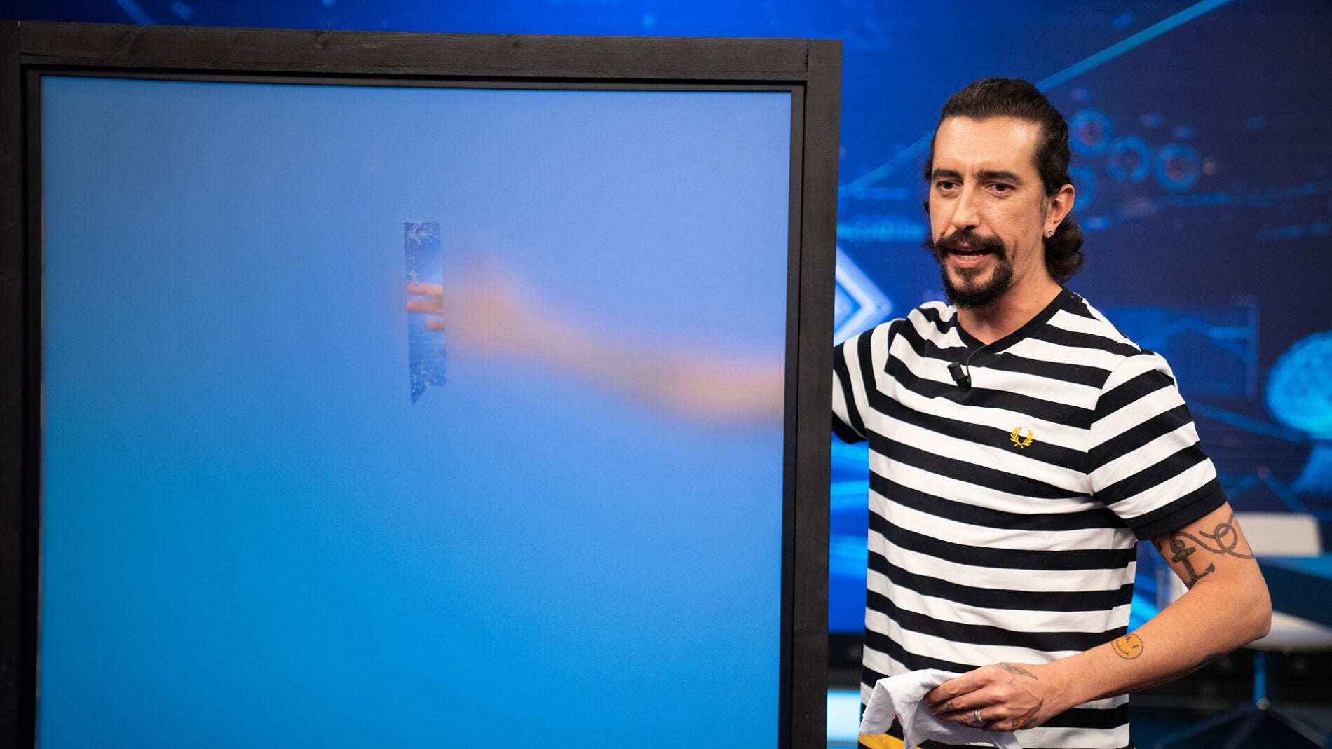 El curioso experimento de Marron: de transl&uacute;cido a transparente usando solo cinta adhesiva