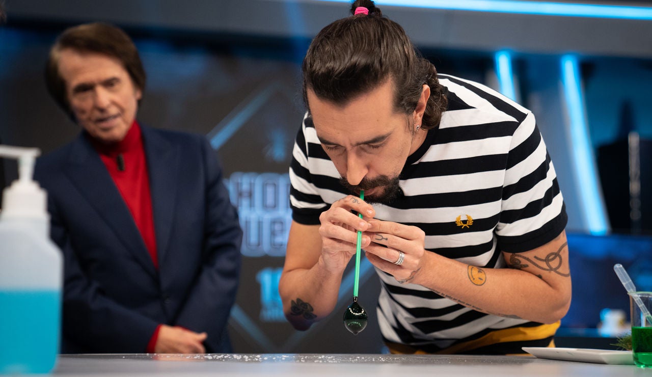 Pompas negras, así ha sido el mágico experimento de Marron en 'El Hormiguero 3.0' Pompas negras, así ha sido el mágico experimento de Marron en 'El Hormiguero 3.0'