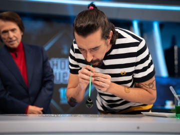 Pompas negras, así ha sido el mágico experimento de Marron en 'El Hormiguero 3.0'