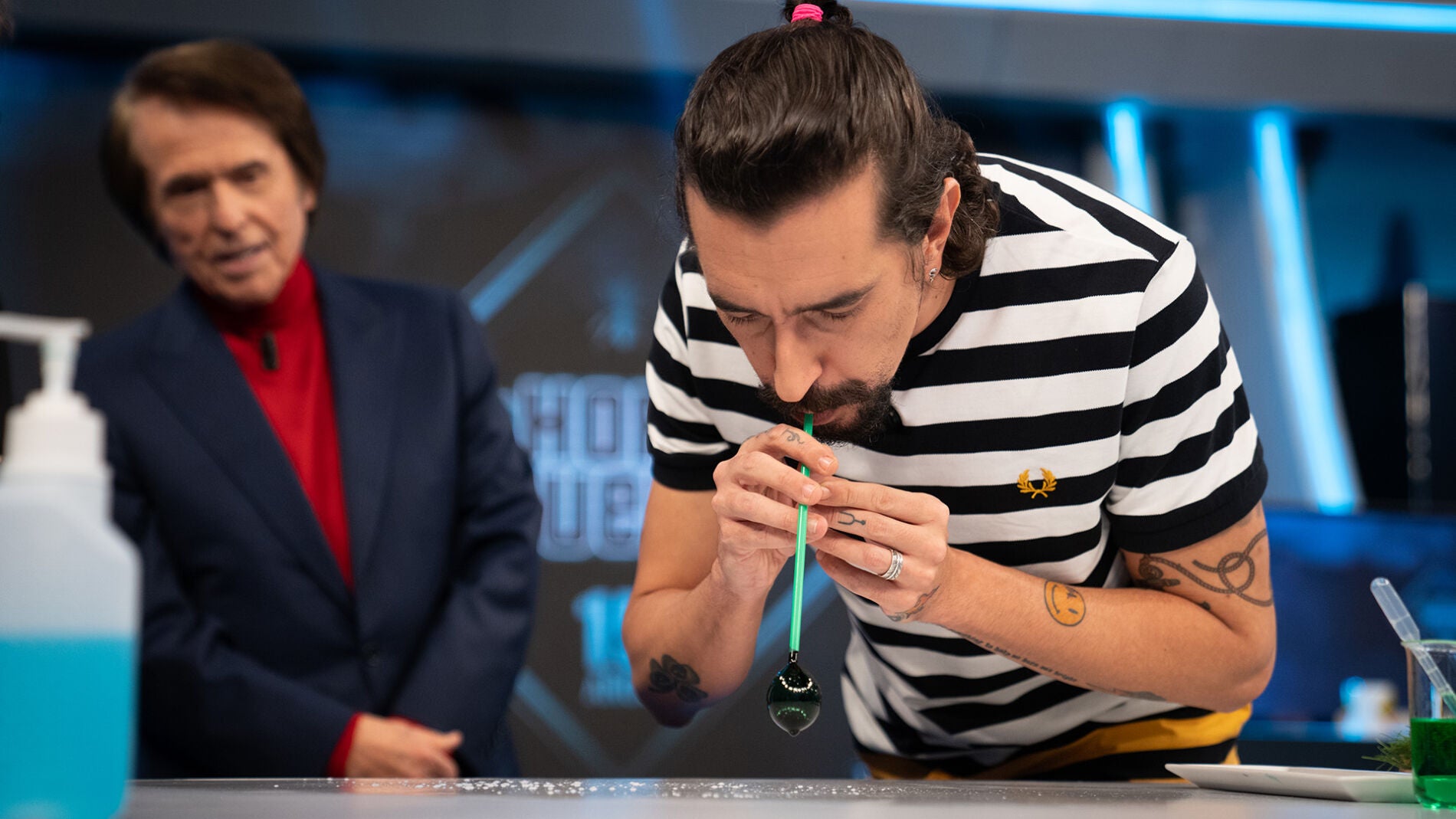 Pompas negras, as&iacute; ha sido el m&aacute;gico experimento de Marron en 'El Hormiguero 3.0'