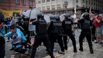 Incidentes entre policía y aficionados en Buenos Aires