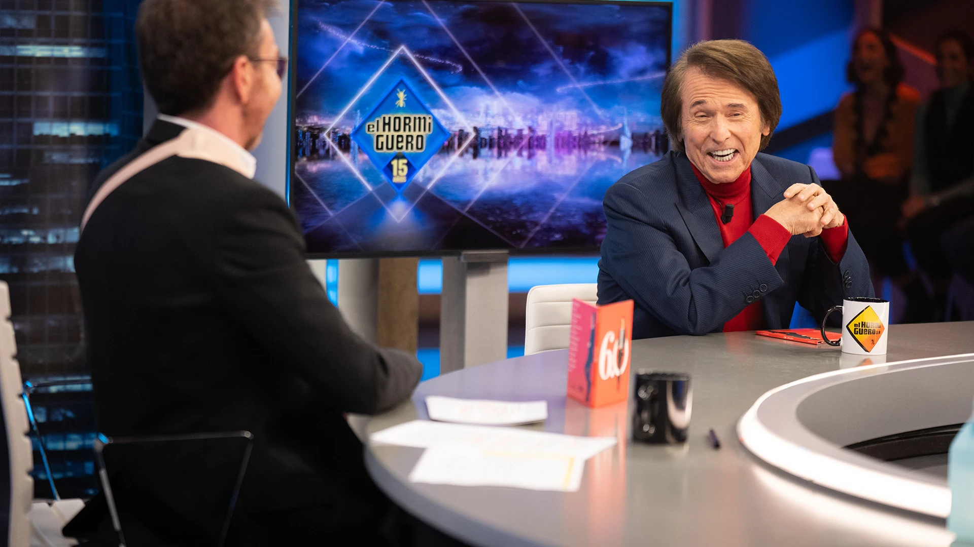 ¿Qué cualidades tiene que tener una pareja para durar en el tiempo? Raphael contesta tras 50 años al lado de su mujer, Natalia ¿Qué cualidades tiene que tener una pareja para durar en el tiempo? Raphael contesta tras 50 años al lado de su mujer, Natalia