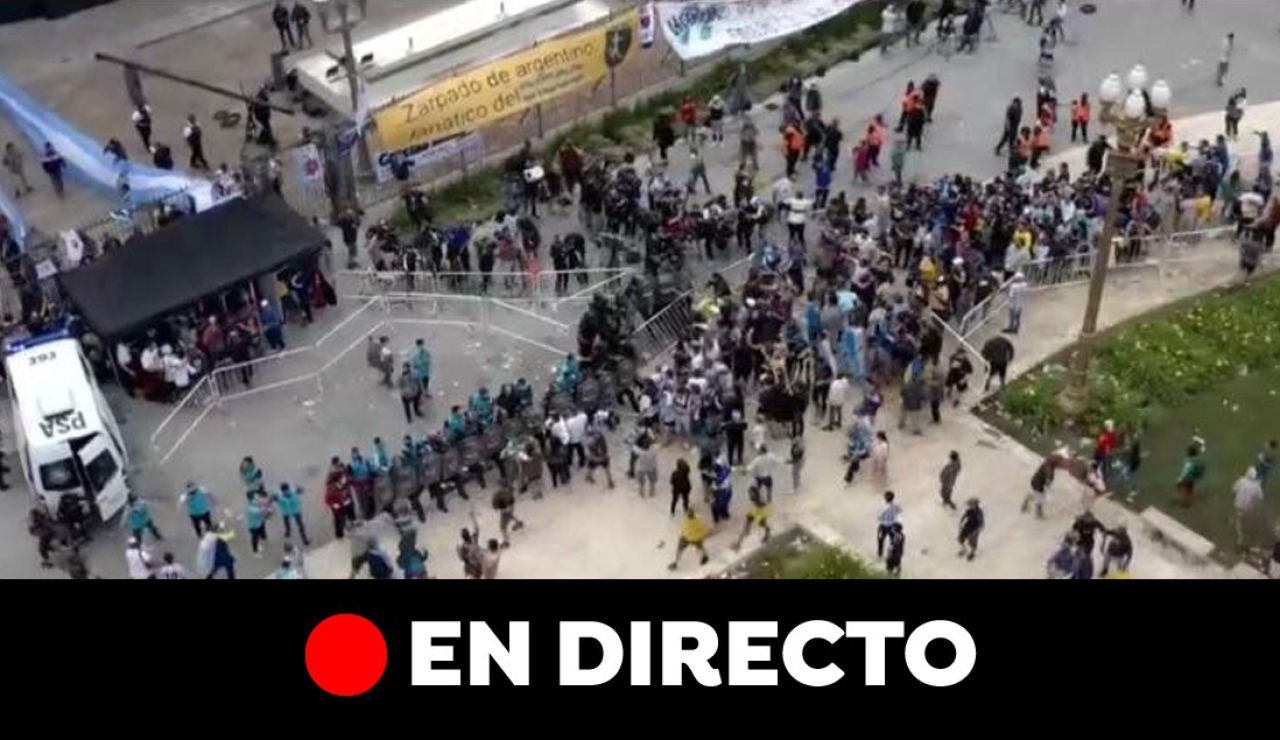 Incidentes en el velatorio a Maradona, en directo