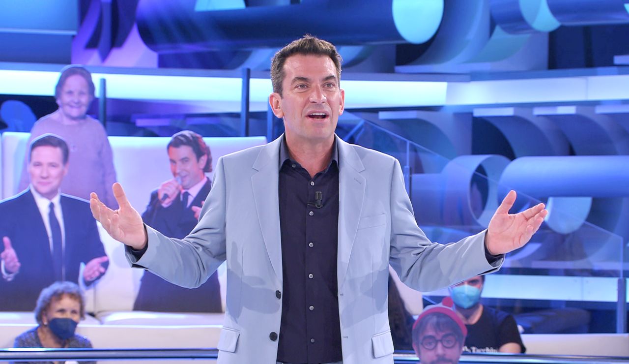 ¡Nace una nueva muletilla! Arturo Valls se inventa la vacuna del covid marca '¡Ahora caigo!' ¡Nace una nueva muletilla! Arturo Valls se inventa la vacuna del covid marca '¡Ahora caigo!'