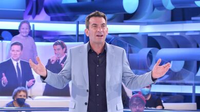 ¿Nueva muletilla? Arturo Valls se inventa la vacuna del covid marca '¡Ahora caigo!'