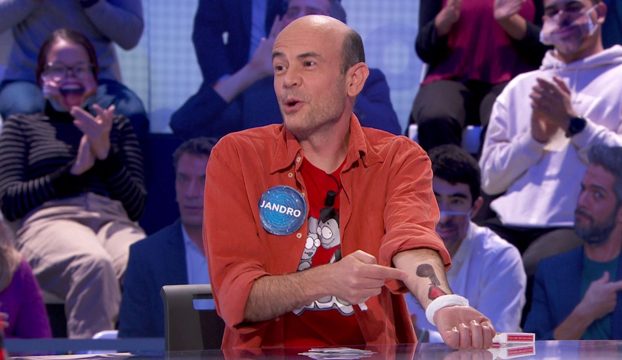 Jandro combina letras y cartas en un fascinante truco de magia en ‘Pasapalabra’ Jandro combina letras y cartas en un fascinante truco de magia en ‘Pasapalabra’