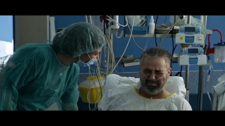 Así se vivieron los momentos más duros de la pandemia en UCIs, residencias y tanatorios filmados por el reportero de guerra Hernán Zin Así se vivieron los momentos más duros de la pandemia en UCIs, residencias y tanatorios filmados por el reportero de guerra Hernán Zin