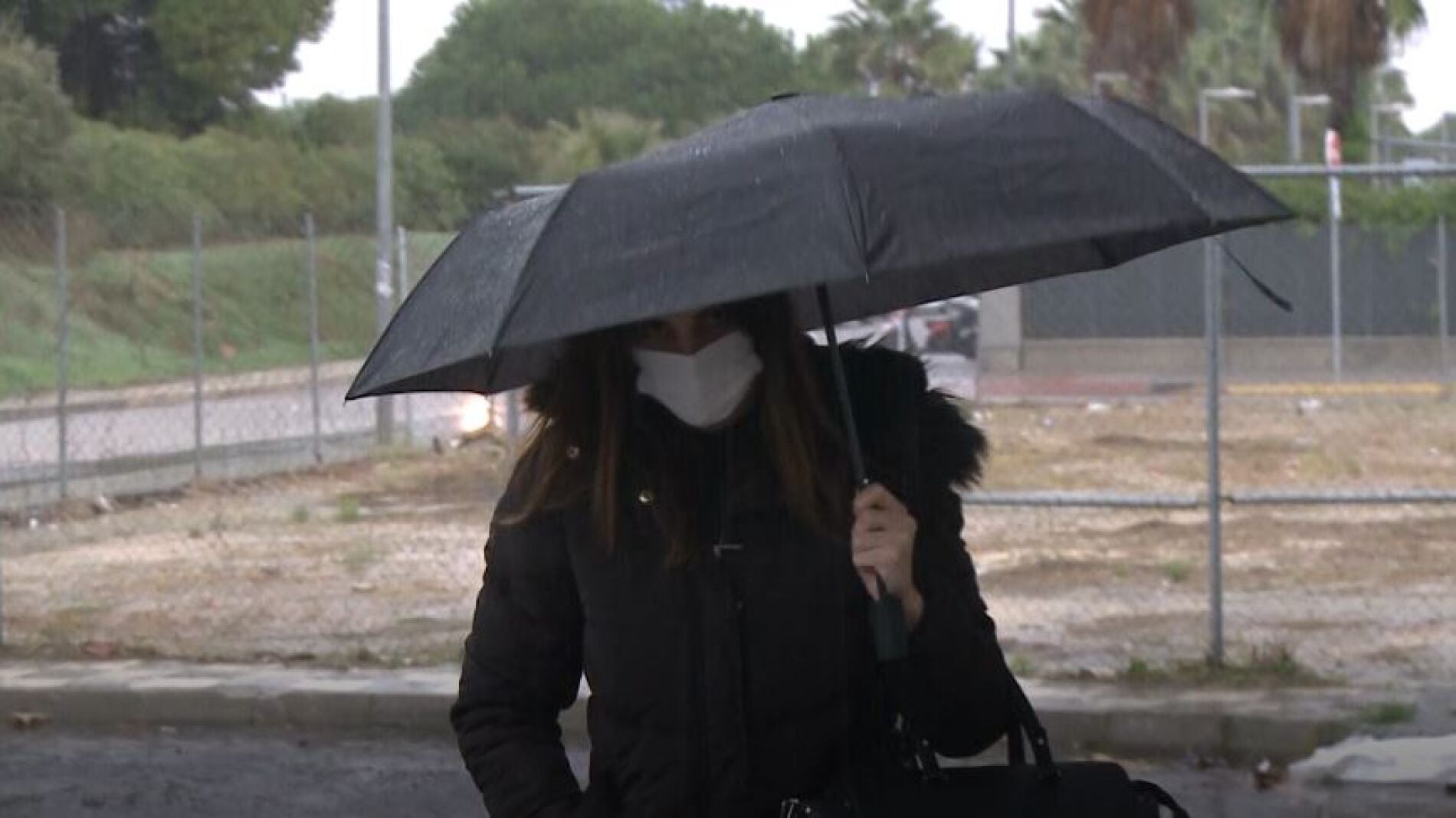 Irene Rosales a su llegada al tanatorio