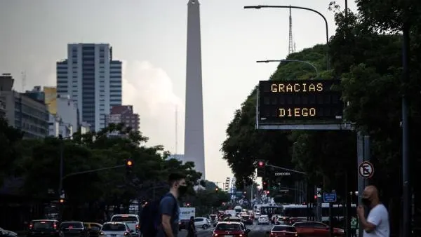 Imagen de un cartel de agradecimiento a Maradona en Buenos Aires Imagen de un cartel de agradecimiento a Maradona en Buenos Aires
