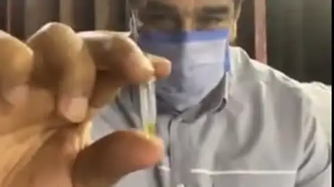 Nicolás Maduro muestra la molécula TR-10 contra el coronavirus Coronavirus
