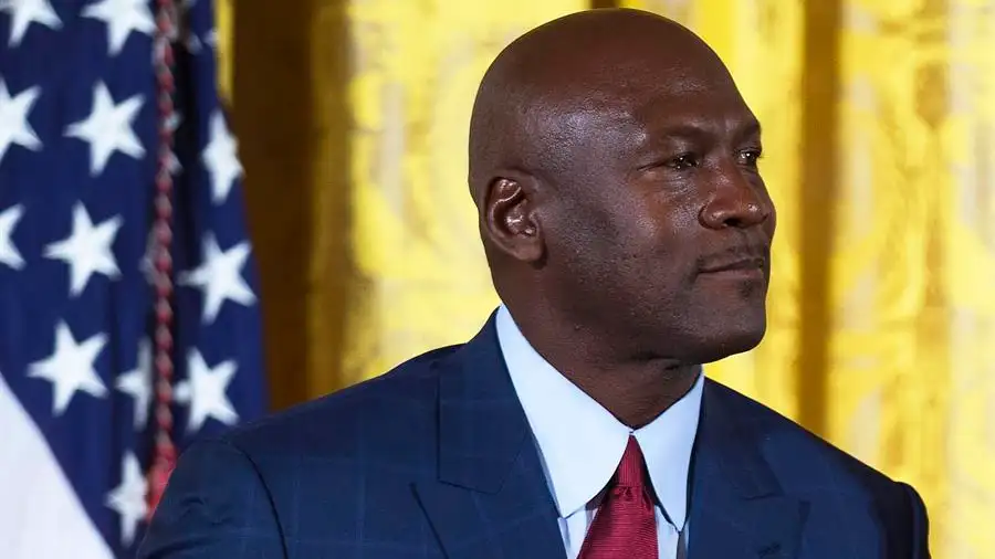 Michael Jordan dona 2 millones de dólares de 'The Last Dance' a los bancos de alimentos Michael Jordan dona 2 millones de dólares de 'The Last Dance' a los bancos de alimentos
