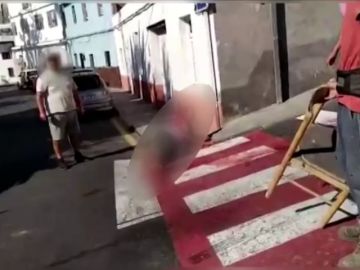 Detenido por apuñalar a su tía en una calle de Guía de Isora en Tenerife mientras los vecinos le increpaban