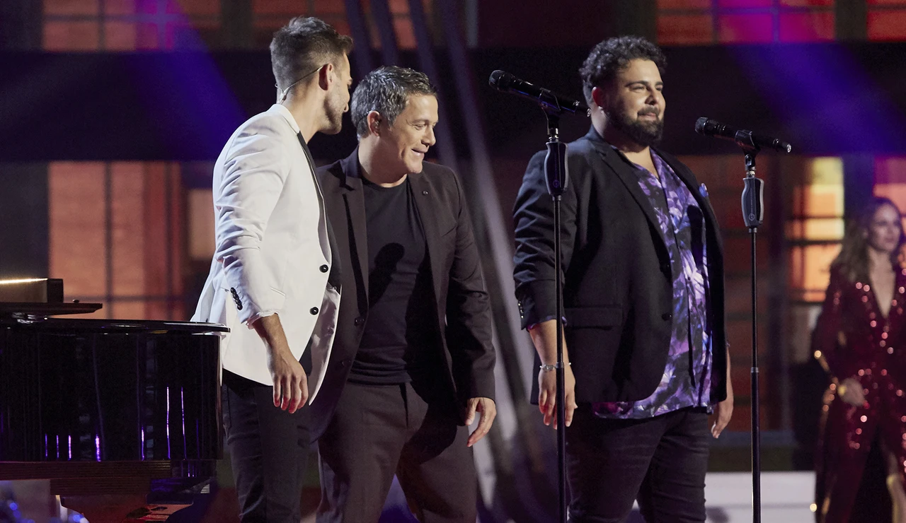 Alejandro Sanz, Adam Ainouz y Rafael Ruiz cantan ‘Viviendo deprisa’ en la Semifinal de ‘La Voz’
