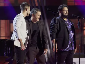 Alejandro Sanz, Adam Ainouz y Rafael Ruiz cantan ‘Viviendo deprisa’ en la Semifinal de ‘La Voz’ Alejandro Sanz, Adam Ainouz y Rafael Ruiz cantan ‘Viviendo deprisa’ en la Semifinal de ‘La Voz’