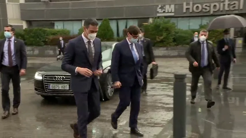 Abucheos a Pedro Sánchez en el hospital de La Paz y desencuentro con las autoridades de Madrid Abucheos a Pedro Sánchez en el hospital de La Paz y desencuentro con las autoridades de Madrid